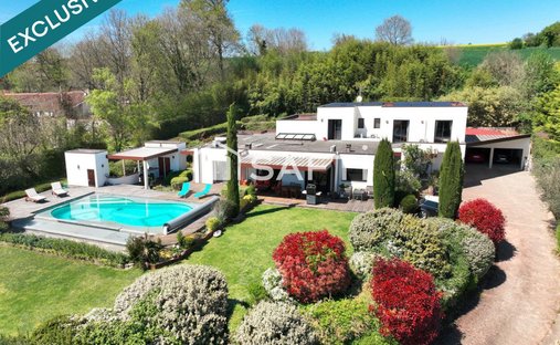 Haus in Mondavezan, Okzitanien, Frankreich 1
