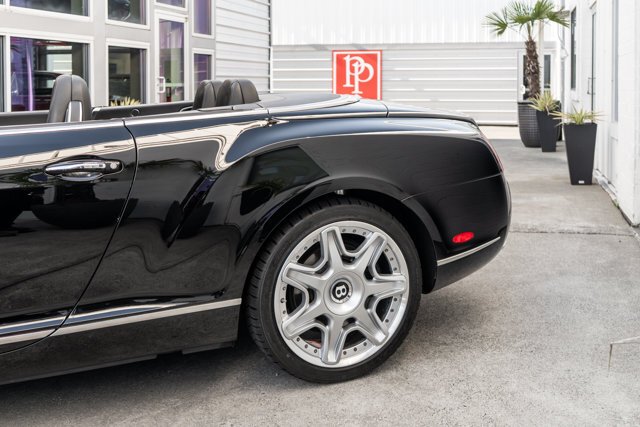 Cabriolet in Bellevue, WA, United States 5 - 18641069