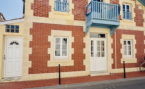 House in Soulac-sur-Mer, Nouvelle-Aquitaine, France 1