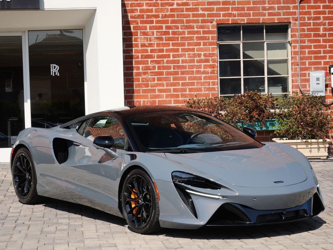 Coupe in Beverly Hills, CA, United States 1 - 18640865