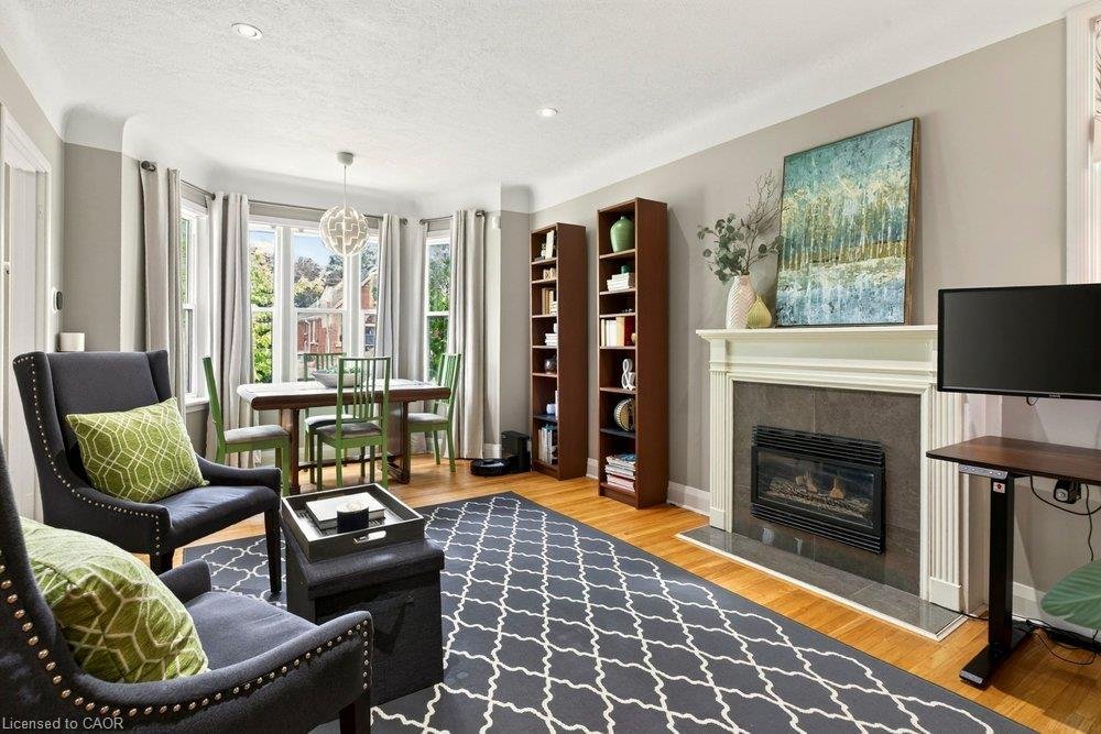 House in Hamilton, Ontario, Canada 5 - 18640853