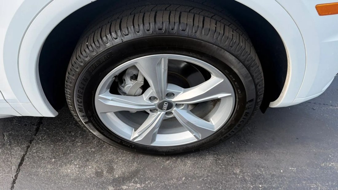 Suv in Milwaukee, WI, United States 3 - 18641006