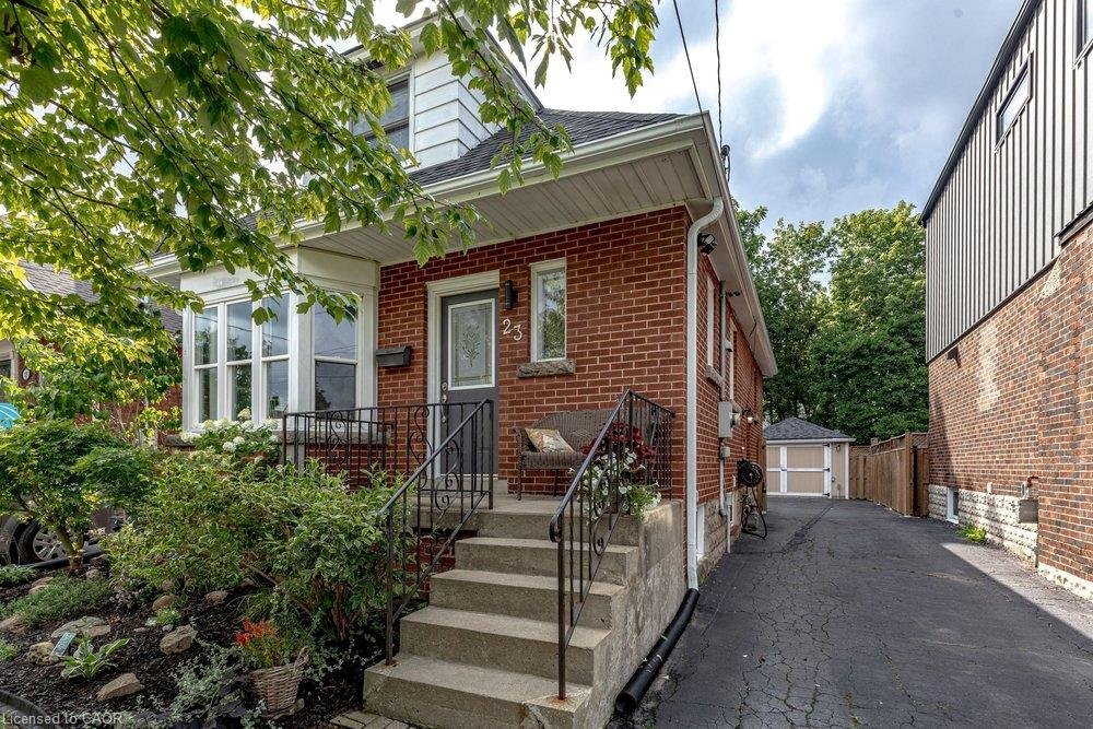 House in Hamilton, Ontario, Canada 2 - 18640853