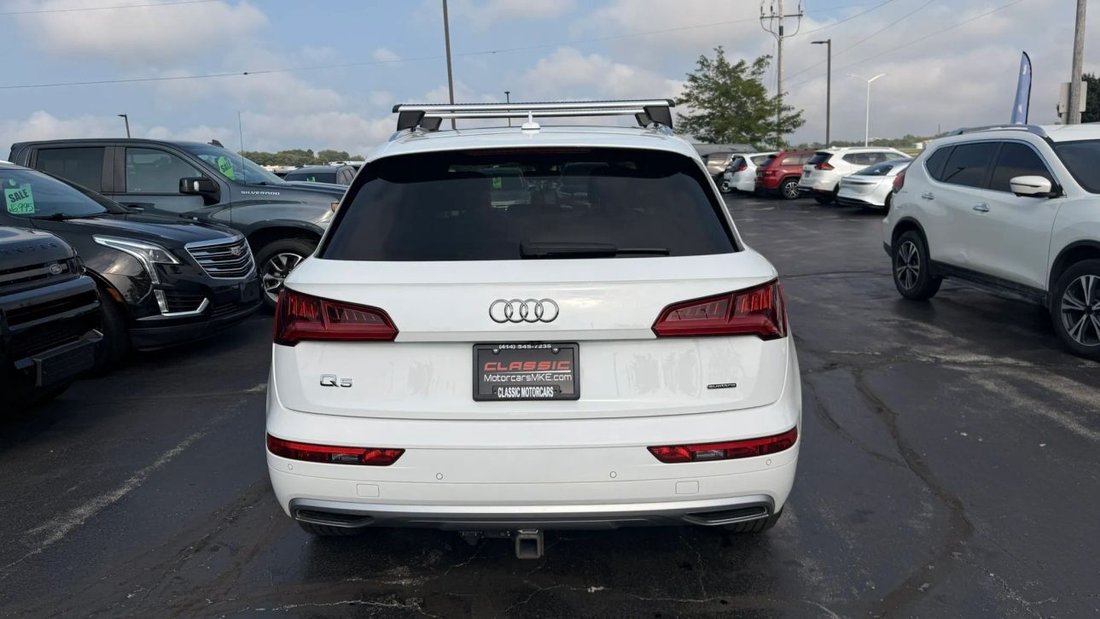 Suv in Milwaukee, WI, United States 5 - 18641006