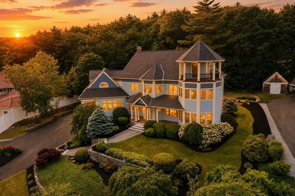 House in Leominster, Massachusetts, United States 2 - 18181677