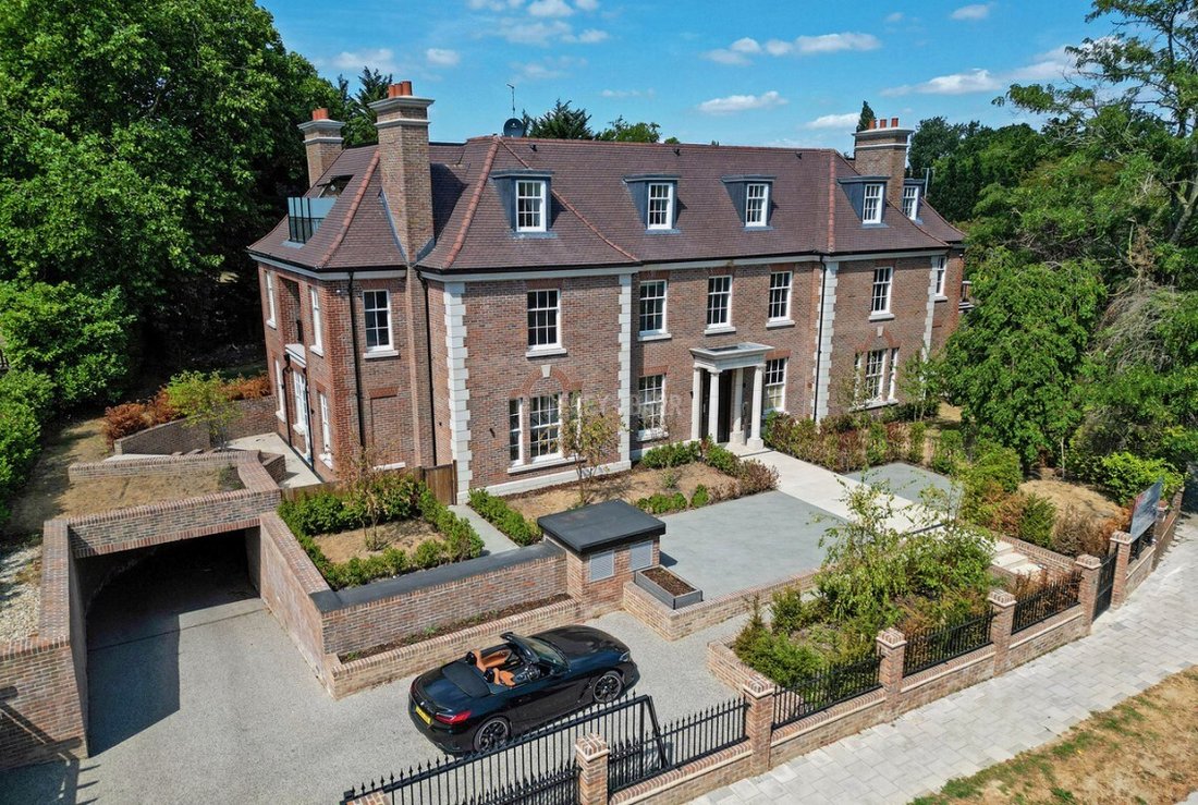 Apartment in Hampstead Garden Suburb, Barnet, England 1 - 16735049
