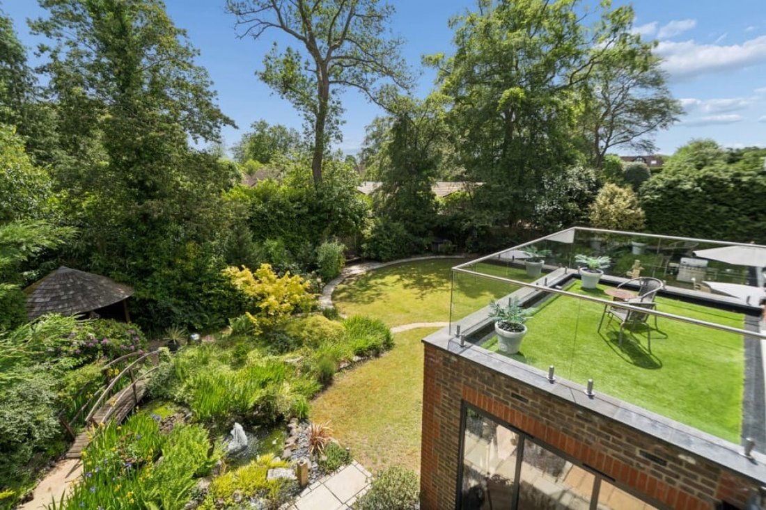 House in Farnham Royal, England 4 - 18012723