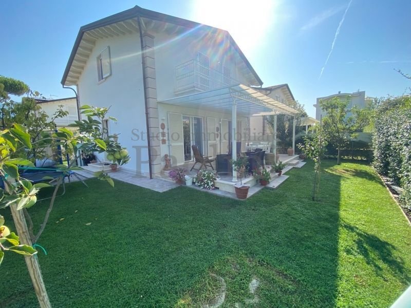 Villa in Cinquale, Montignoso, Tuscany 1 - 18641792