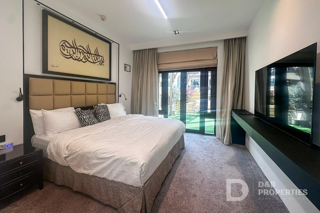 Apartment in Burj Khalifa Lake, Downtown Dubai, Dubai 3 - 18641758