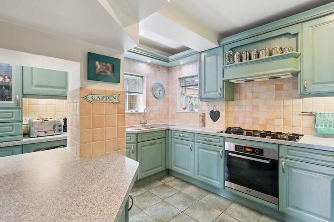 House in Langley Corner, Iver, England 3 - 17696038