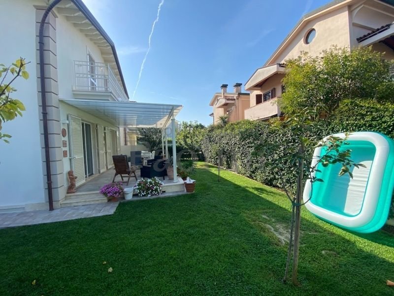 Villa in Cinquale, Montignoso, Tuscany 3 - 18641792