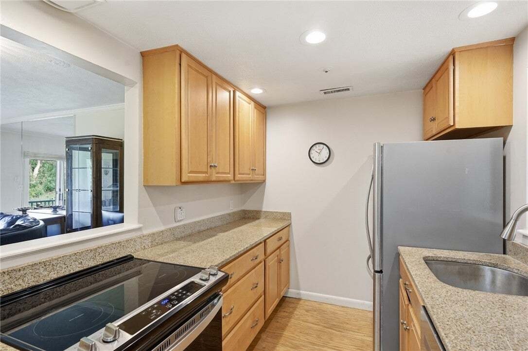 Condo in Bristol, Rhode Island, United States 5 - 18641728
