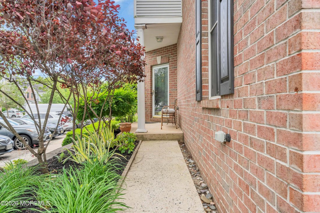 Condo in Manalapan Township, New Jersey, United States 4 - 18641687