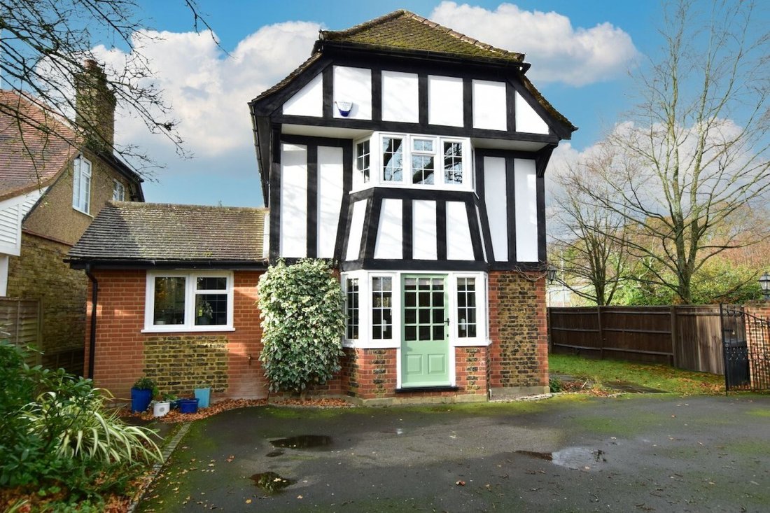 House in Farnham Common, England 2 - 17493117