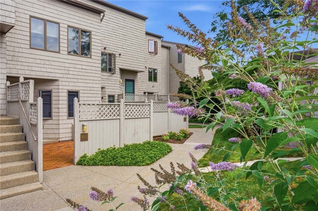 Condo in Bristol, Rhode Island, United States 1 - 18641728