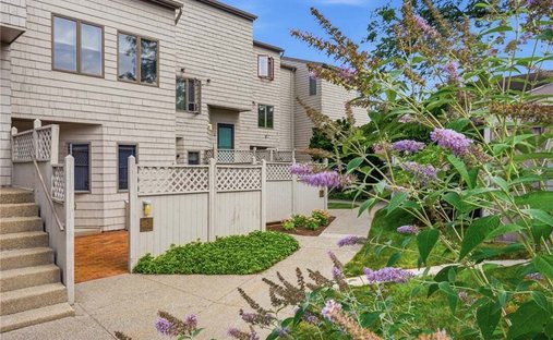 Condo in Bristol, Rhode Island, United States 1