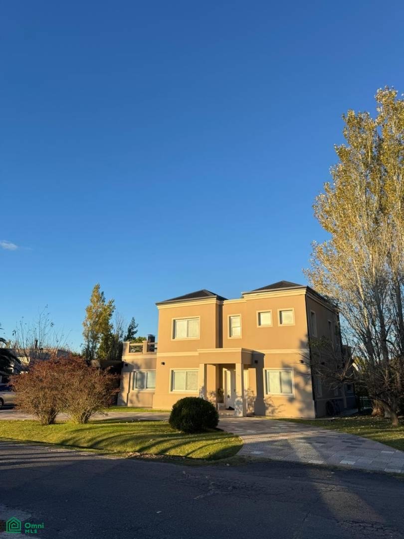 House in City Bell, Buenos Aires Province, Argentina 2 - 18640035