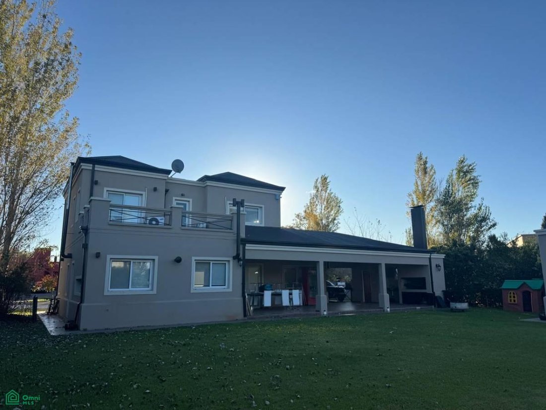 House in City Bell, Buenos Aires Province, Argentina 3 - 18640035