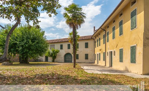 Country House in Godega di Sant'Urbano, Veneto, Italy 1