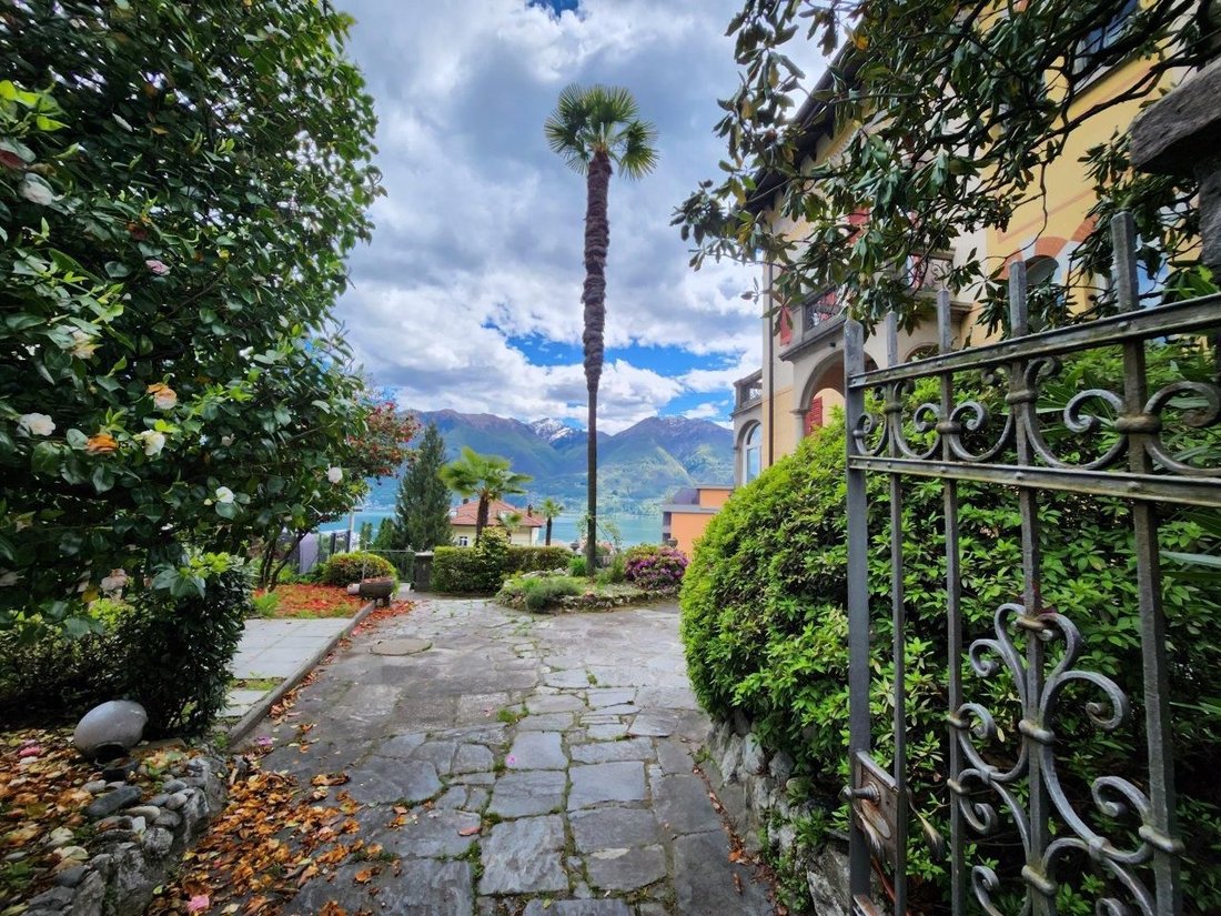Villa in Minusio, Ticino, Switzerland 2 - 18554464