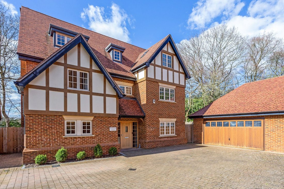 House in Sunninghill, England 1 - 18641761