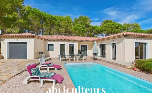 House in Bagnols-en-Forêt, Provence-Alpes-Côte d'Azur, France 1