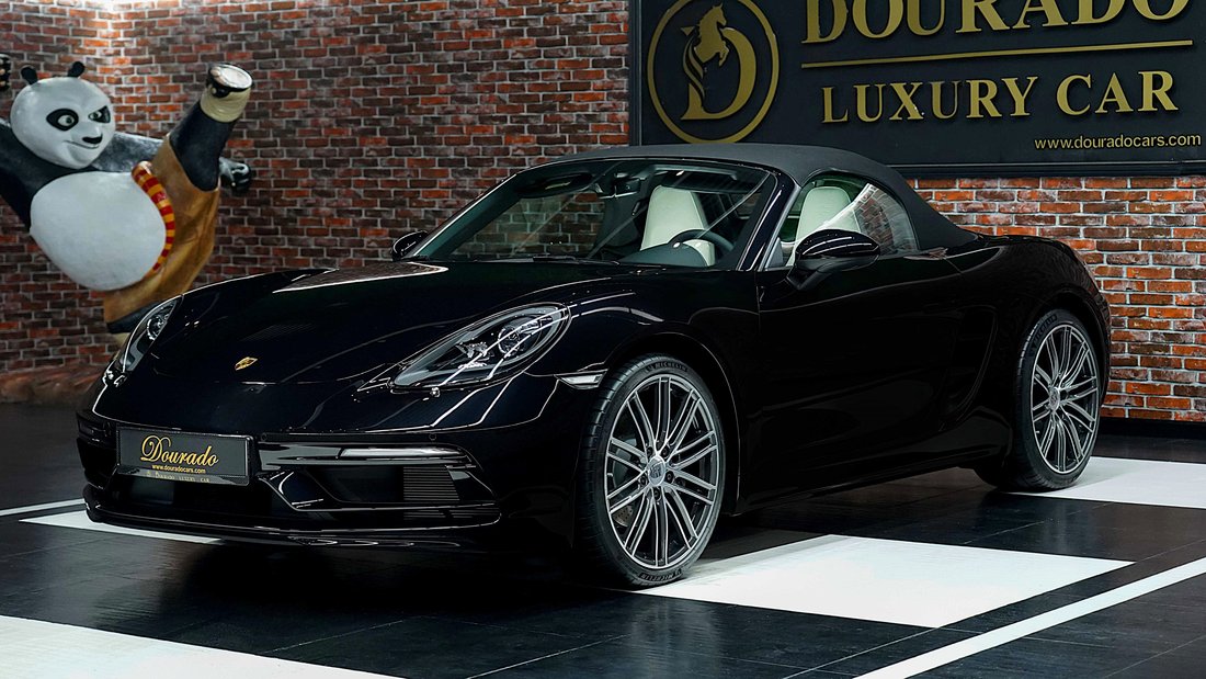 Cabriolet in Dubai, United Arab Emirates 5 - 18648400