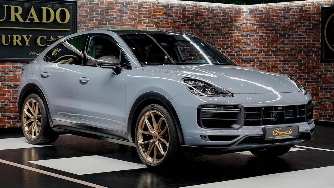 Suv in Dubai, United Arab Emirates 2 - 18648413