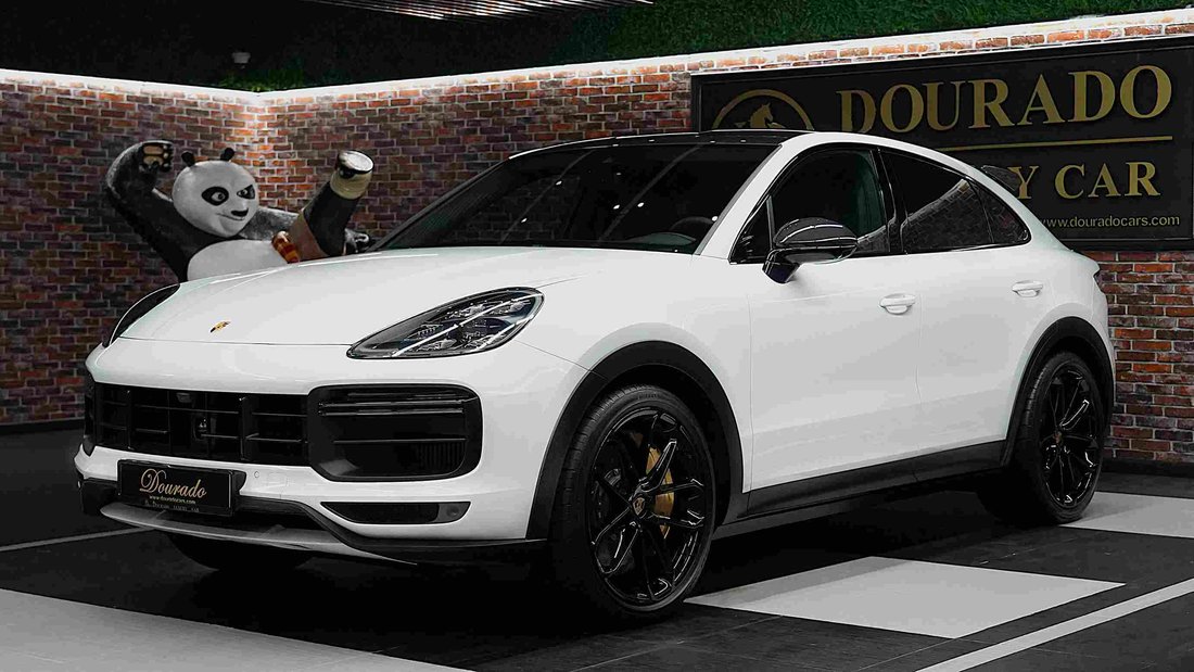 Suv in Dubai, United Arab Emirates 5 - 18648424