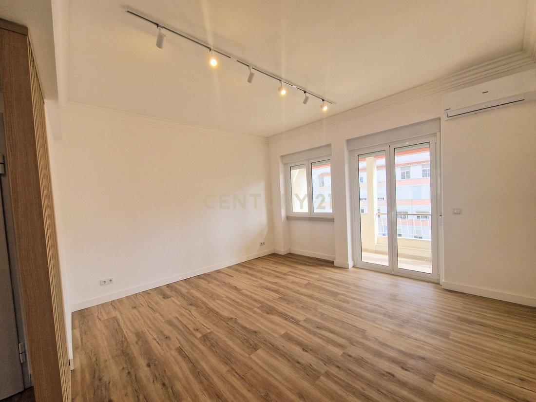 Apartment in Carcavelos e Parede, Lisbon, Portugal 5 - 17361559