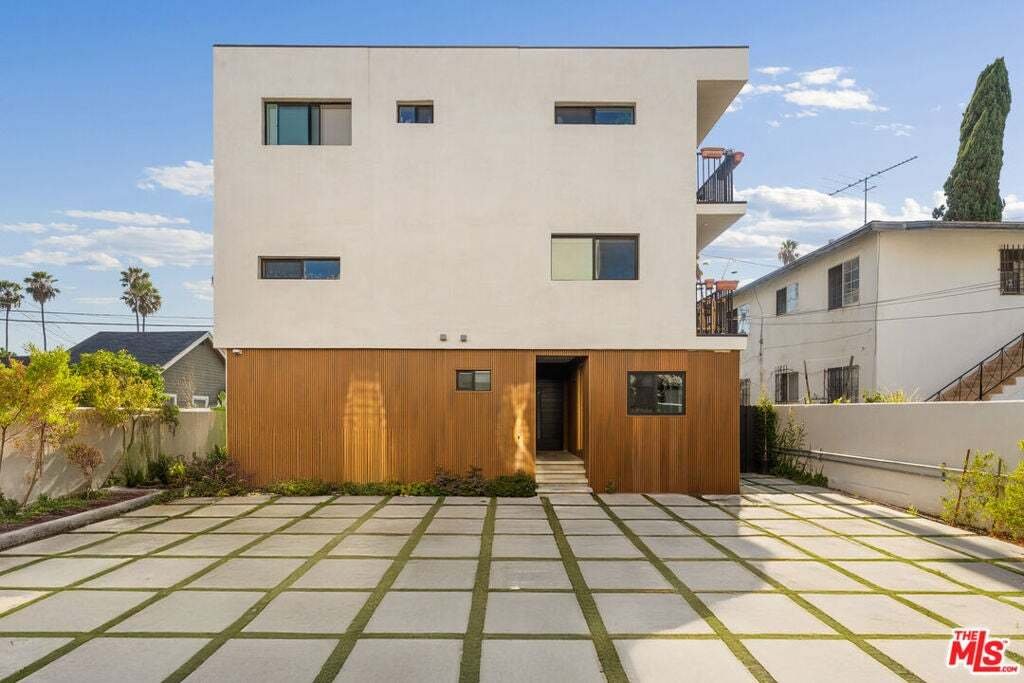 Los Angeles, California, United States 5 - 18645940