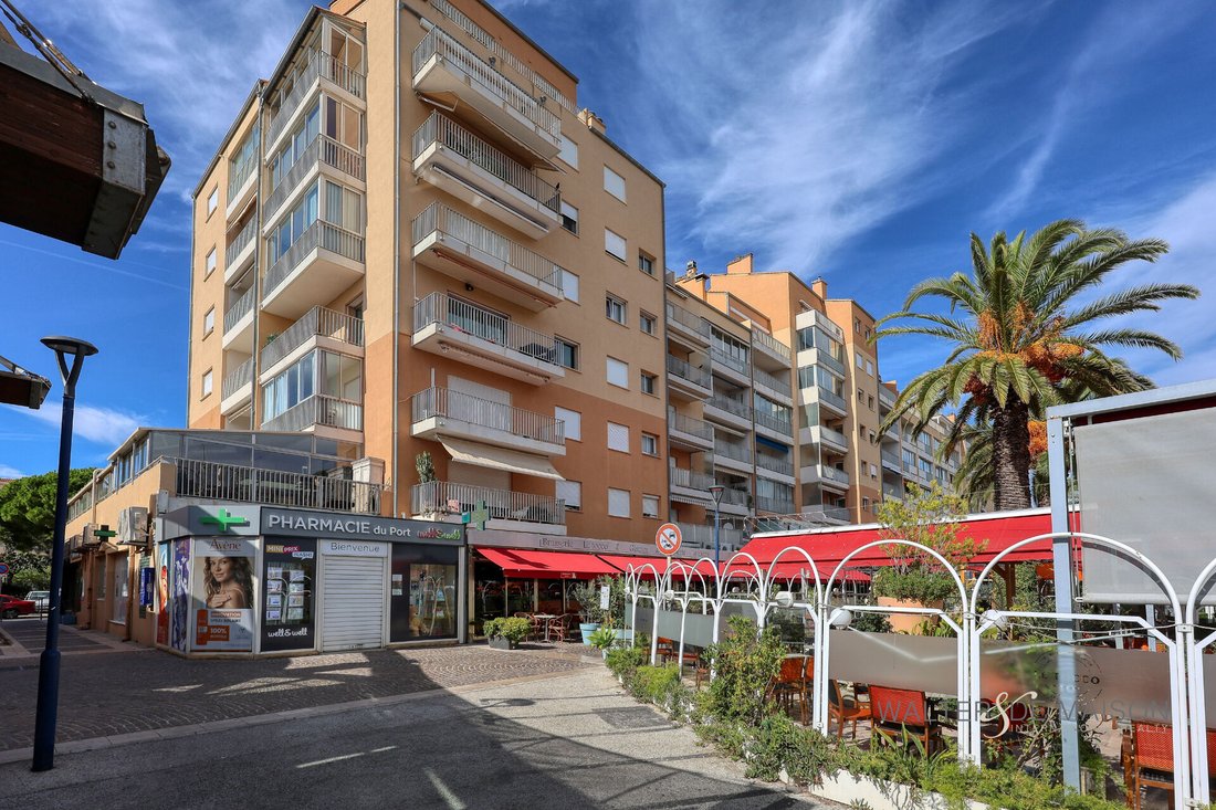 Apartment in Hyeres, Provence-Alpes-Côte d'Azur, France 3 - 18647809