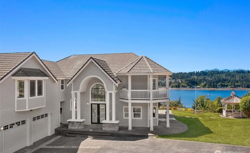 House in Belfair, Washington, United States 1