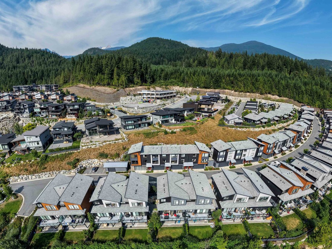 Townhouse in Squamish, British Columbia, Canada 3 - 18643165