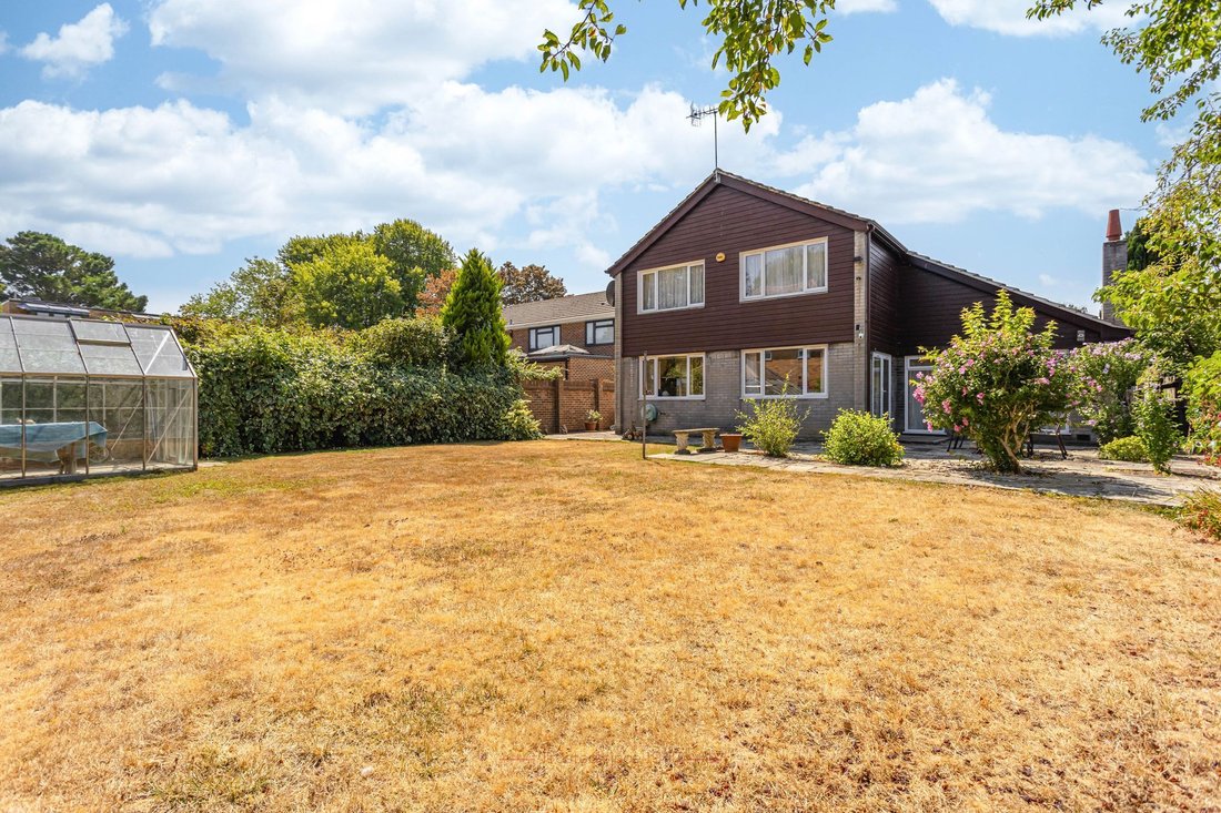 House in Horley, England 3 - 18644056