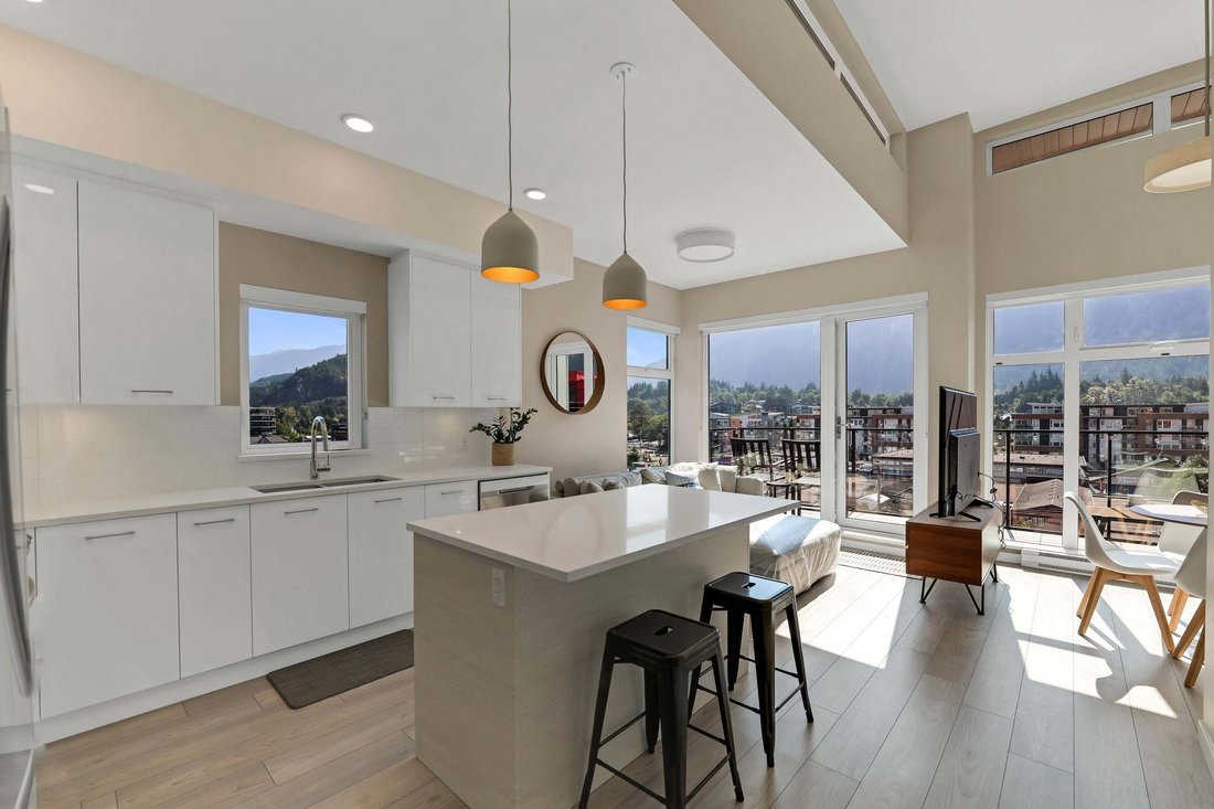 Condo in Squamish, British Columbia, Canada 1 - 18643224