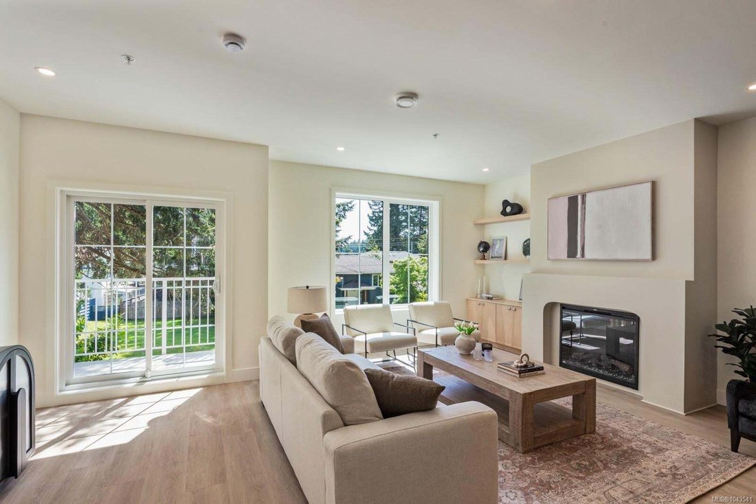 Townhouse in Langford, British Columbia, Canada 2 - 18643437