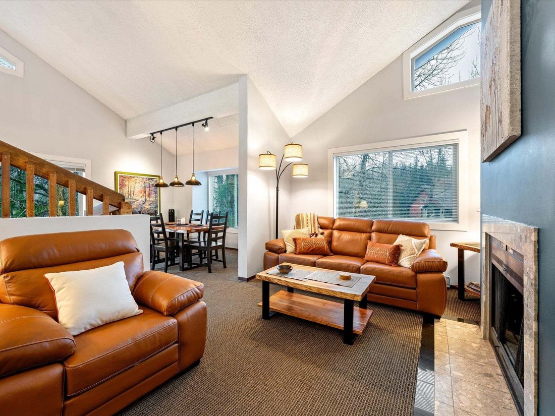 Condo in Whistler, British Columbia, Canada 1 - 18642993