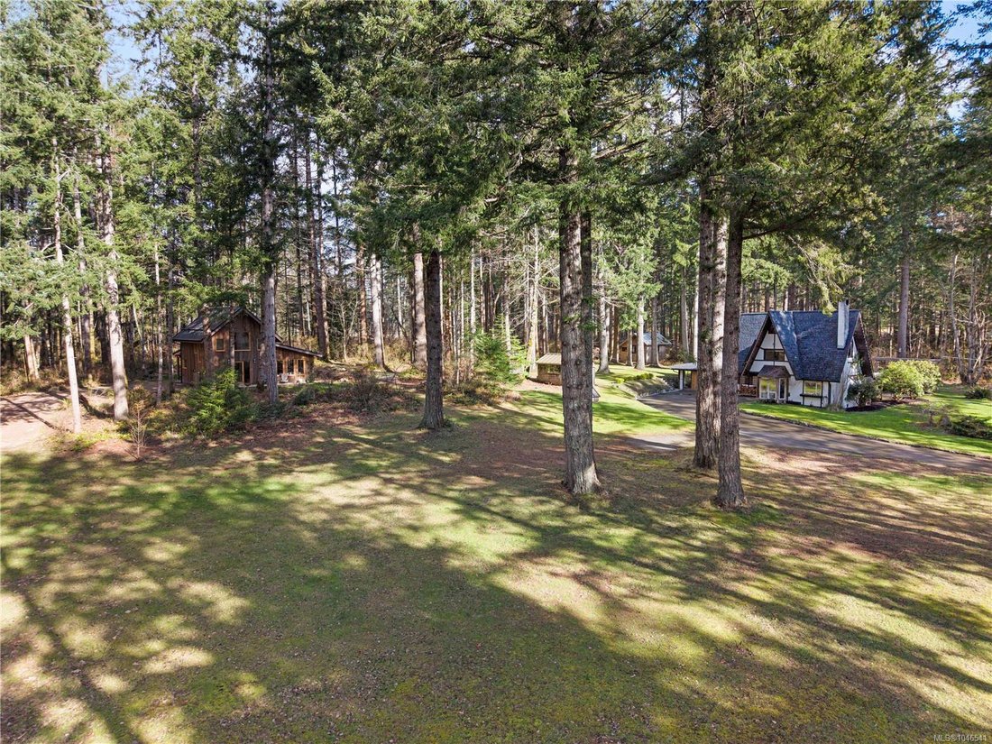 House in Courtenay, British Columbia, Canada 3 - 18643716