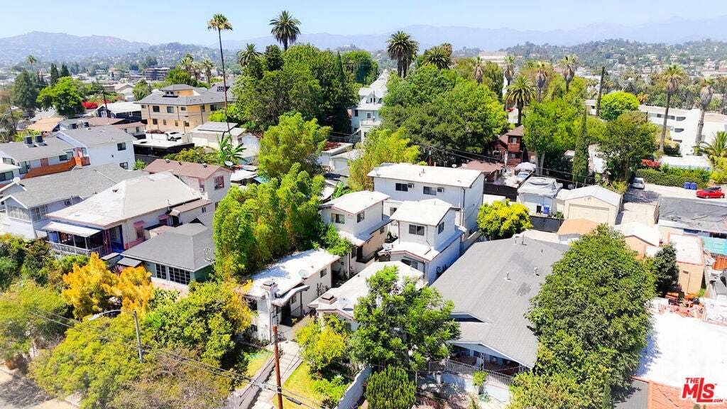 Los Angeles, California, United States 3 - 18645941