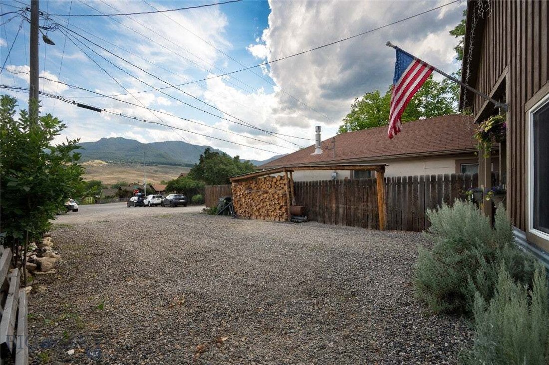 House in Gardiner, Montana, United States 2 - 18642633