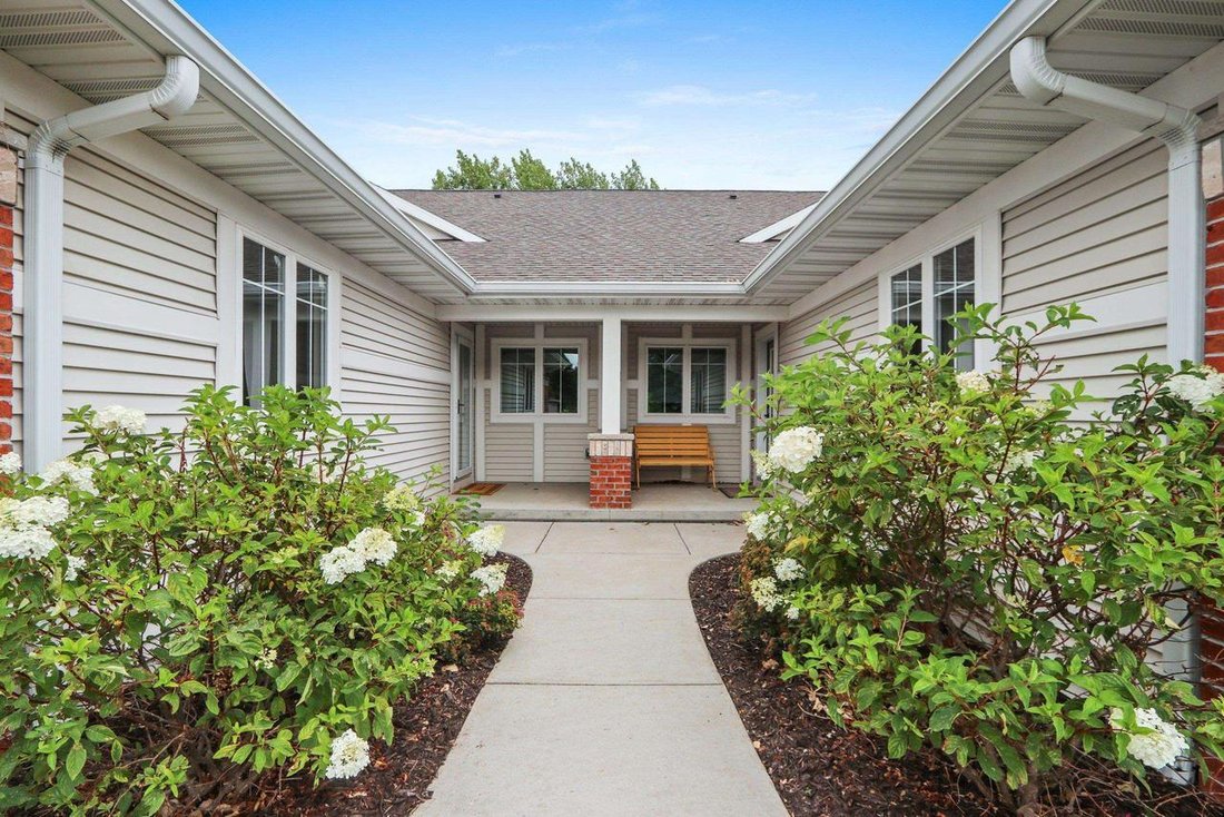 Condo in Ashwaubenon, Wisconsin, United States 5 - 18645621