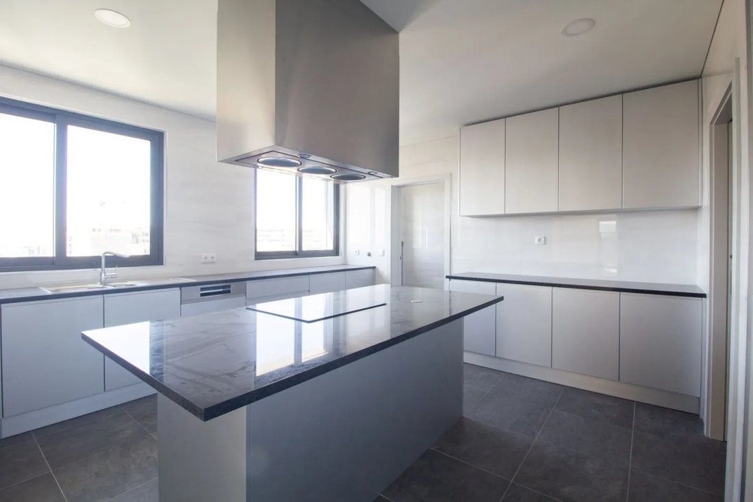 Apartment in Cedofeita, Santo Ildefonso, Se, Miragaia, Sao Nicolau e Vitoria, Porto District, Portugal 4 - 14899851