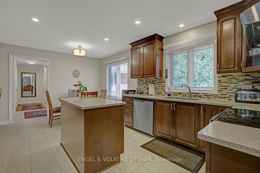 House in Ottawa, Ontario, Canada 4 - 18643514
