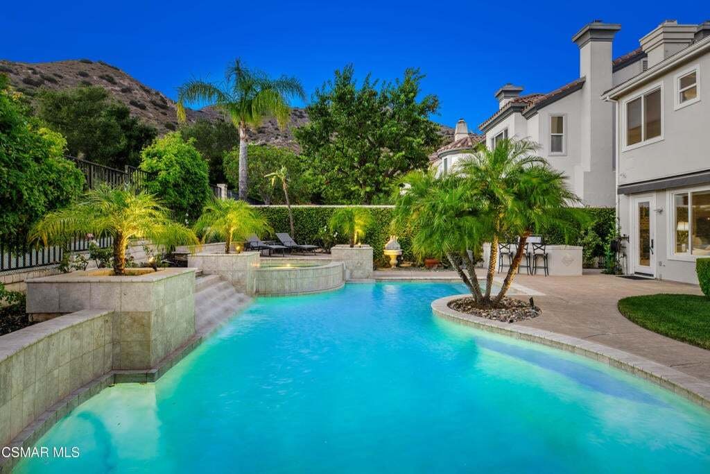 House in Oak Park, California, United States 4 - 18642992