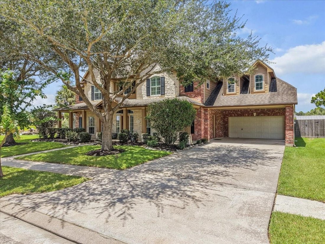 House in Friendswood, Texas, United States 3 - 18647110