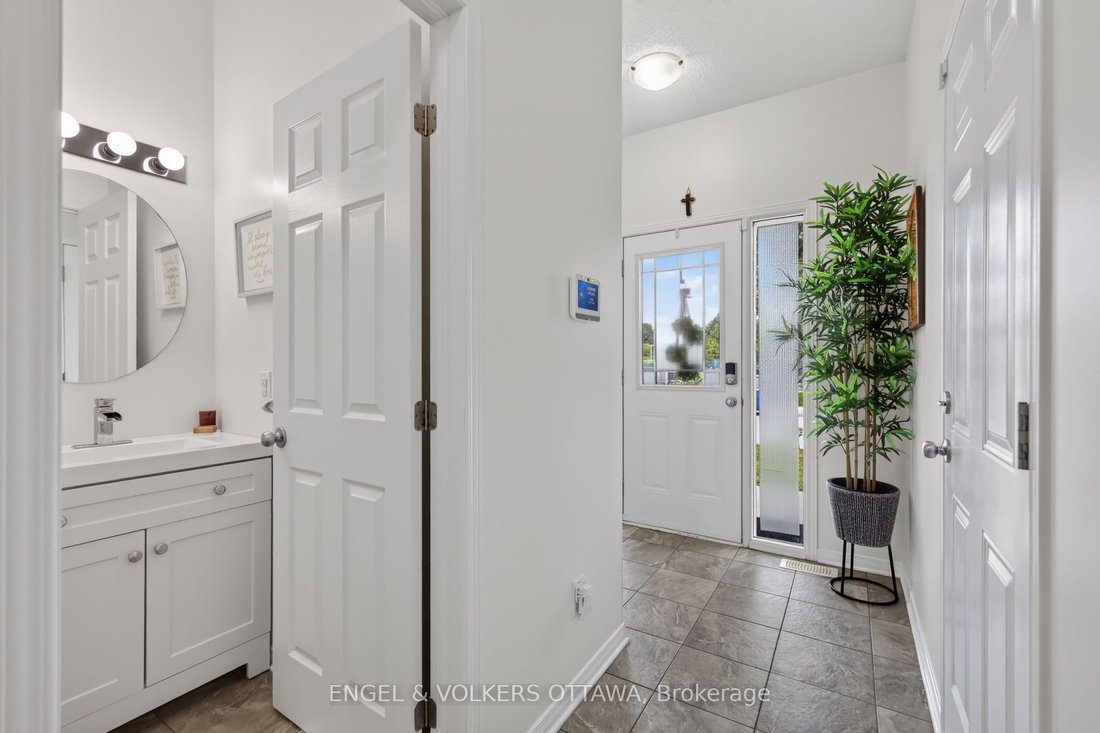 Townhouse in Ottawa, Ontario, Canada 5 - 18643712