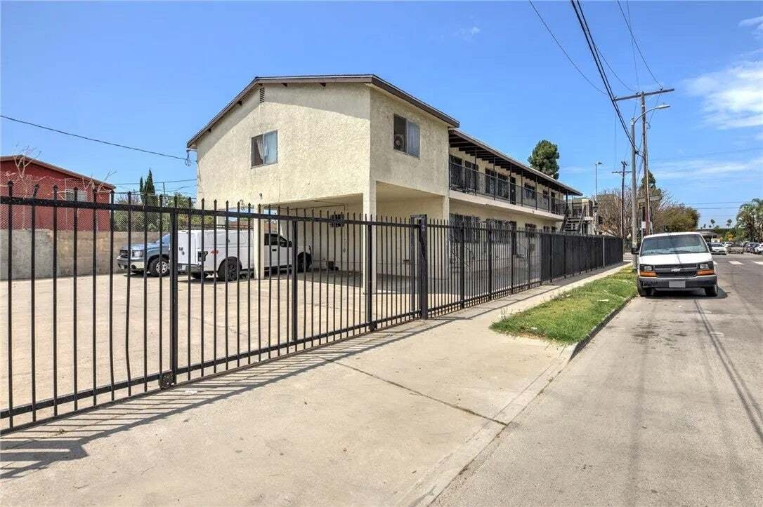 Los Angeles, California, United States 5 - 18638291