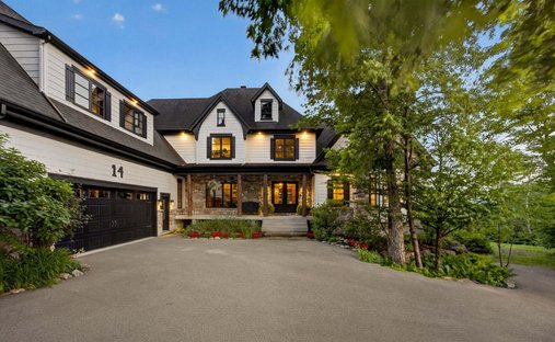Haus in Saint-Sauveur, Québec, Kanada 1