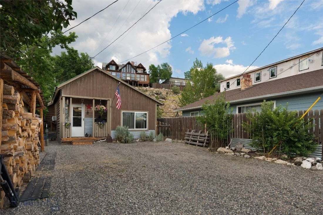 House in Gardiner, Montana, United States 3 - 18642633